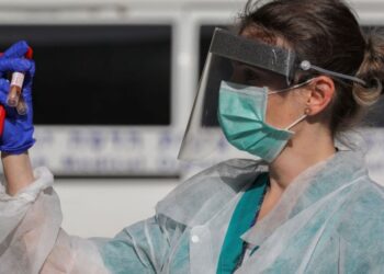 اليونان تعلن عن 2435 إصابة جديدة بكورونا  و 73 حالة وفاة.. و في طريقها لاعتماد دواء اسرائيلي