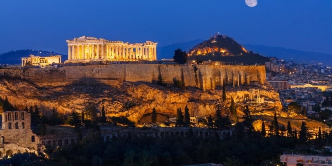 اليونان تعتزم إلغاء شرط الخضوع للحجر الصحي للسياح