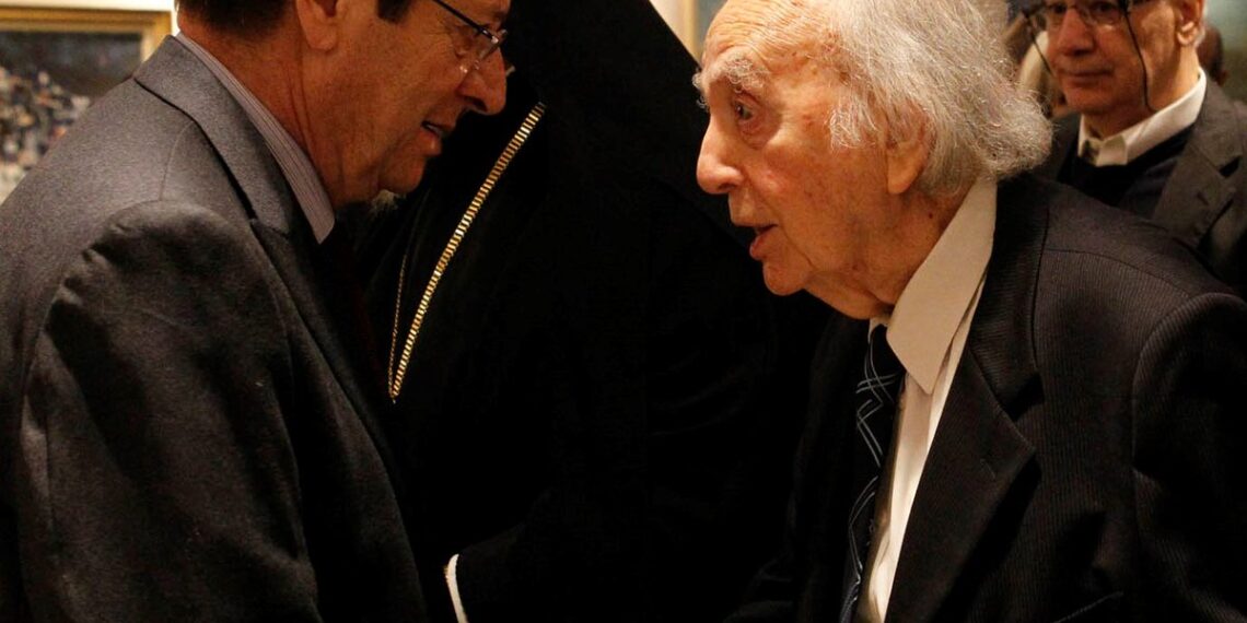 وفاة فاسوس ليساريديس عن عمر 101 عام  .. أحد القادة الذي حدد هوية قبرص