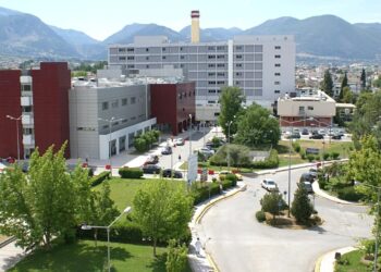 امرأة يونانية تصاب بسكتة دماغيه بعد تطعيمها