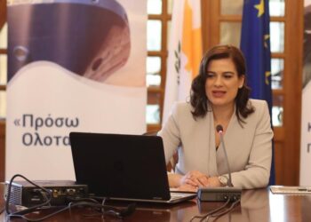 وزيرة الطاقة  القبرصية تطلع أوروبا على خطة قبرص الوطنية للطاقة والمناخ