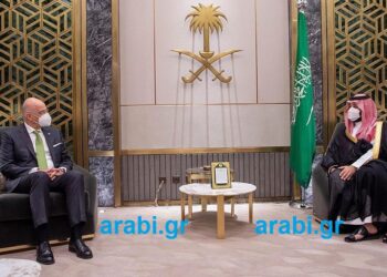 ولي العهد السعودي يلتقي وزير خارجية اليونان لدعم العلاقات