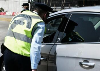 تغيير مواعيد حظر التجول في اليونان و الذهاب الي المطاعم يتطلب ارسال رسالة علي الهاتف