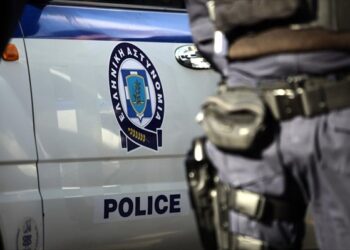 القبض على عصابة تسطو على المنازل في أثينا