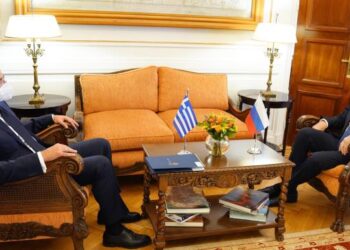 وزير خارجية اليونان إلى سوتشي لبحث التطورات الإقليمية  مع نظيره الروسي