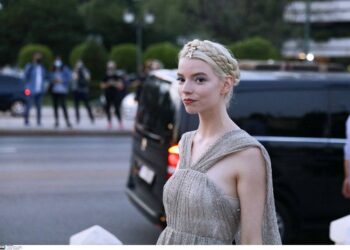 اليونان تعود إلي عروض الأزياء .. وداعا  كورونا