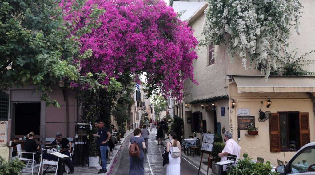 ما الذي يتغير في حياة اليونانيين اعتبارًا من غدا  ؟