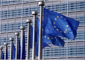 المفوضية الأوروبية تمنح اليونان 100 مليون يورو لإصلاح القطاع العام