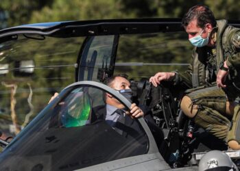 اليونان تتسلم أول طائرة من طراز رافال