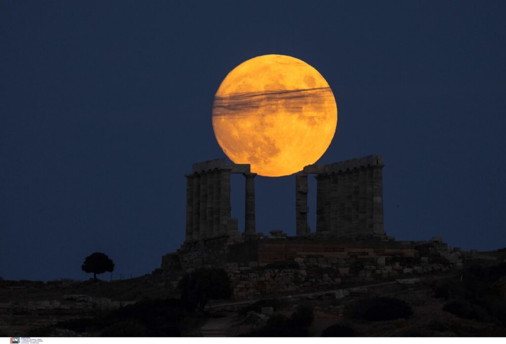 القمر العملاق