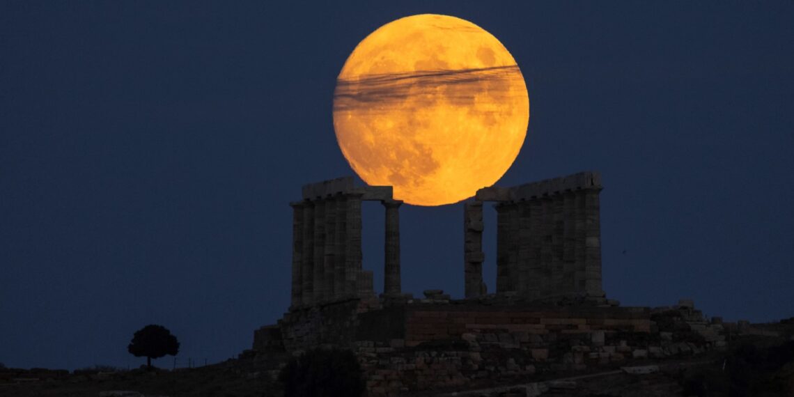 القمر العملاق