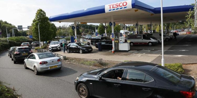 United kingdom could ask soldiers to deliver fuel as service stations run dry