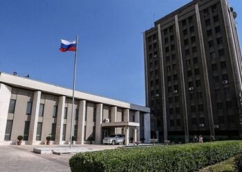 اليونان تطرد دبلوماسيين روس