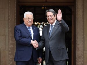 رئيسا قبرص وفلسطين يشددا على احترام القانون الدولي و تعزيز التعاون 