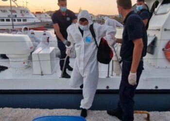 غرق قارب مهاجرين باليونان