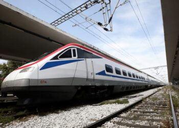 قطار يدهس 3 مهاجرين شمال اليونان