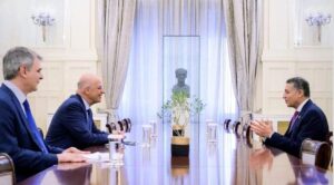وزير خارجية اليونان مع سفير مصر 