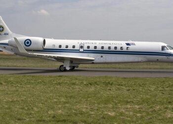 اليونان تهدي طائرة إلي قبرص