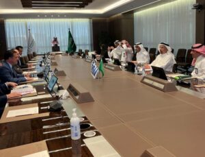 وزير الاستثمار اليوناني يلتقي مسؤولين سعوديين في الرياض