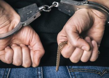 اليونان تعتقل رجل بتهمة الشروع في الاغتصاب