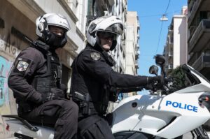 اليونان تعتقل رجل بتهمة الشروع في الاغتصاب 