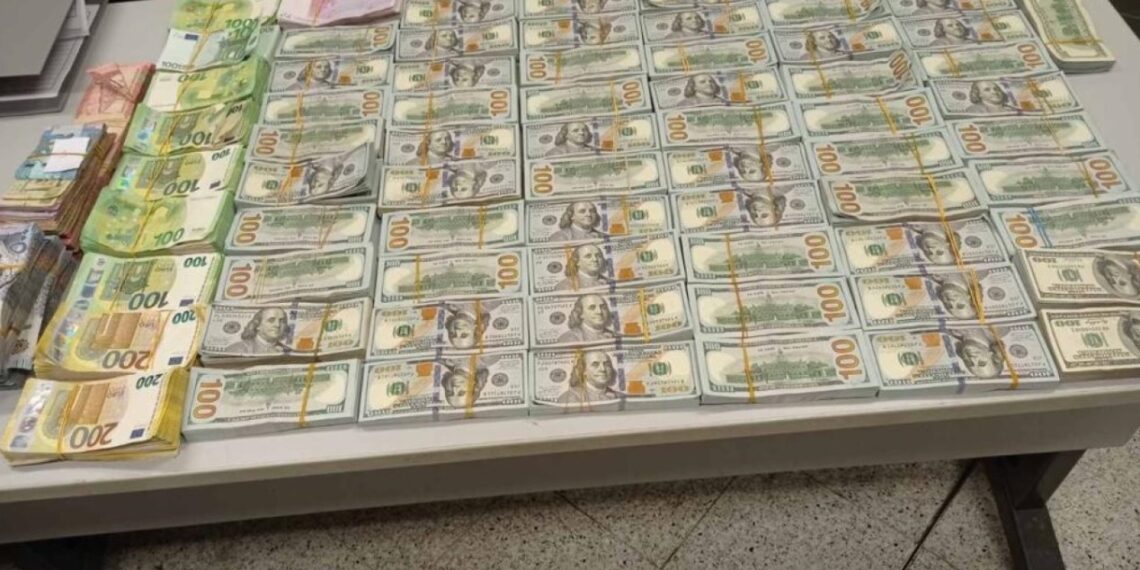 اليونان توقف راكب مصري يخفي 850 ألف يورو في حقيبته