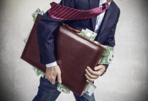 اليونان توقف راكب مصري يخفي 850 ألف يورو في حقيبته