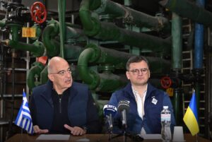 وزير خارجية اليونان يزور كييف