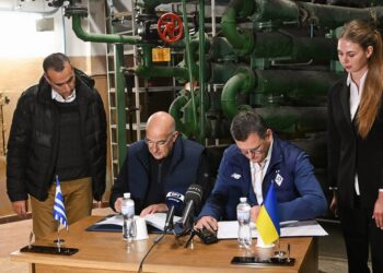 وزير خارجية اليونان يزور كييف