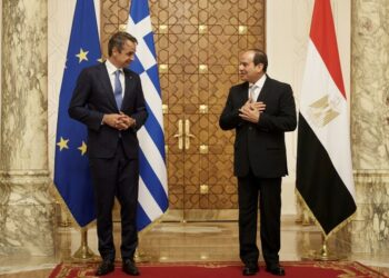رئيس وزراء اليونان يتوجه إلي شرم الشيخ لقمة المناخ