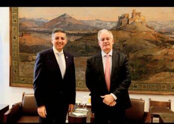 رئيس برلمان اليونان مع سفير مصر