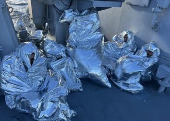 غرق قارب مهاجرين باليونان عليه مصريين