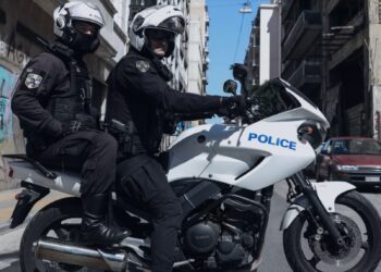 مجموعة فوضوية تتبنى الهجوم على سيارتين لسفارة إيطاليا في اليونان