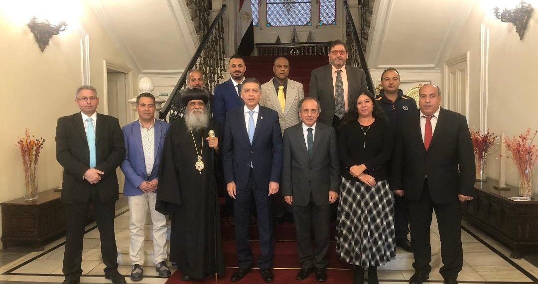 سفير مصر باليونان يلتقي مع رموز من الجالية