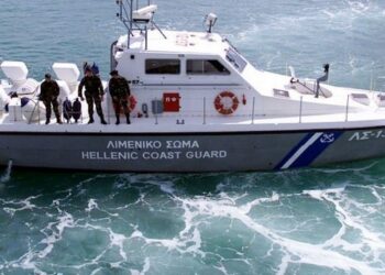 اليونان توقف زورقين هجرة غير شرعيه