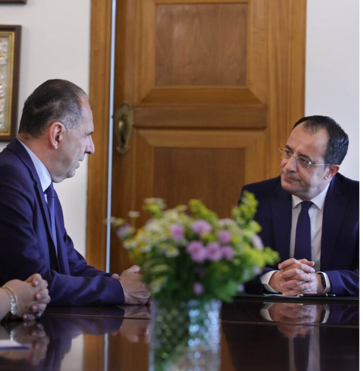 أثينا و نيقوسيا تسعيان لحل القضية القبرصية