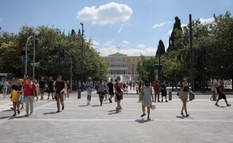 اليونان توصي المواطنين بأخذ الحذر من موجه الحر