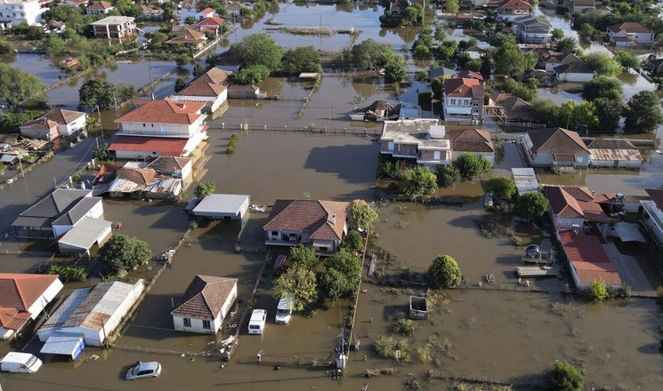 فيضانات اليونان