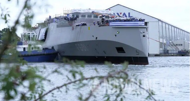 اليونان تتسلم أول فرقاطه من فرنسا 