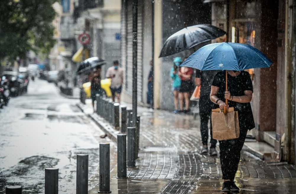 عواصف و أمطار غزيرة