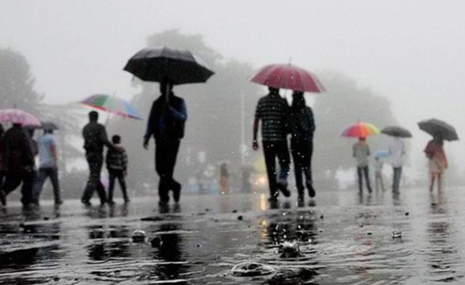 عواصف و أمطار غزيرة