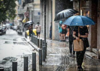 عواصف و أمطار غزيرة