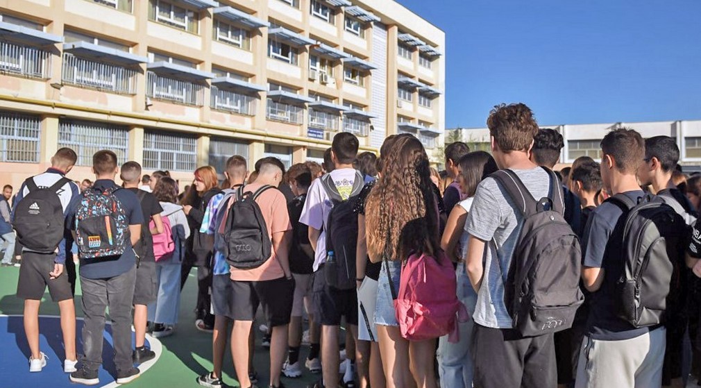 اليونان تحظر استخدام الهواتف المحمولة في المدارس 