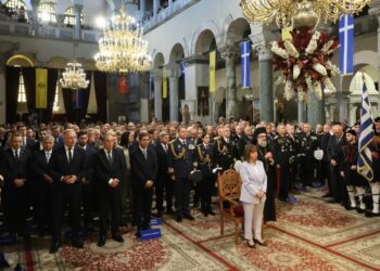 رئيسة اليونان تؤكد على تعزيز السلام والحوار