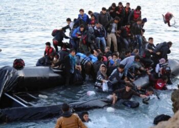 غرق سفينة لمهاجرين غير شرعيين في اليونان