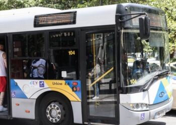 القبض علي سائق باص في حالة سكر