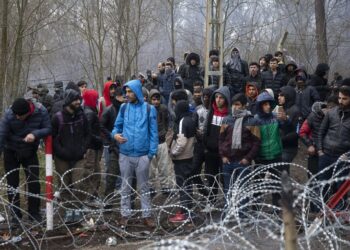 اليونان تدرس ملف الهجرة