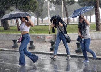 اليونان تحذر من سوء الأحوال الجوية