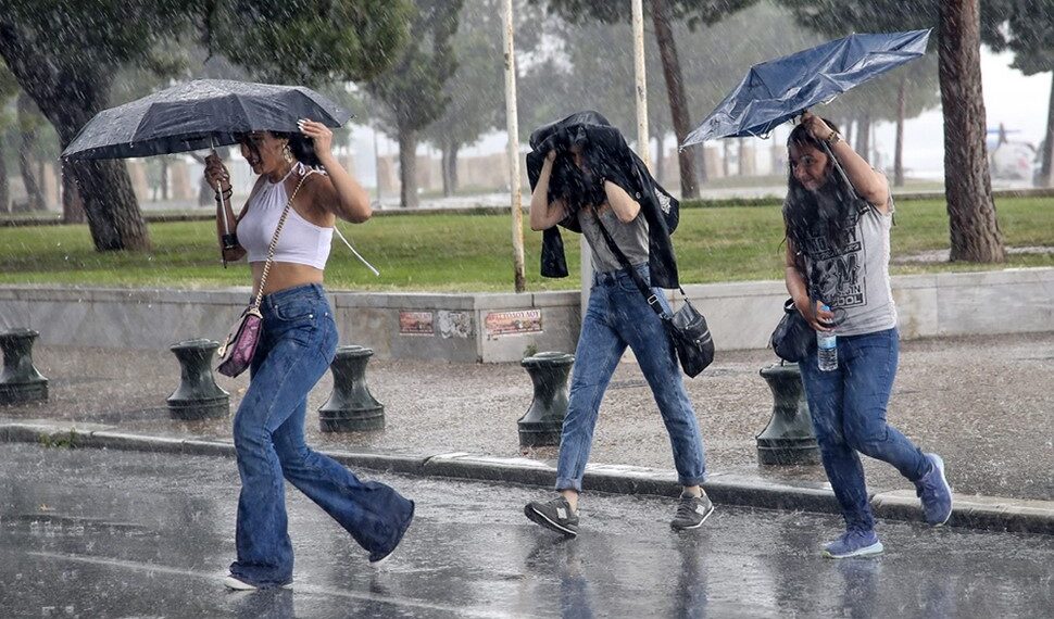 اليونان تحذر من سوء الأحوال الجوية