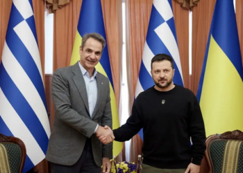 ميتسوتاكيس يهاتف زيلينسكي